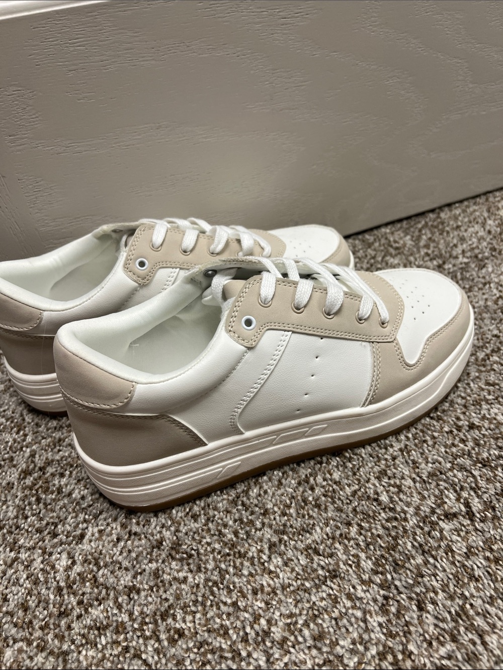 American Eagle Women's White and Beige Platform Casual Sneakers